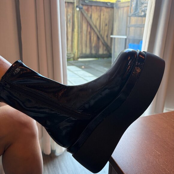 Black Boots | Size 8 - Picture 2 of 5